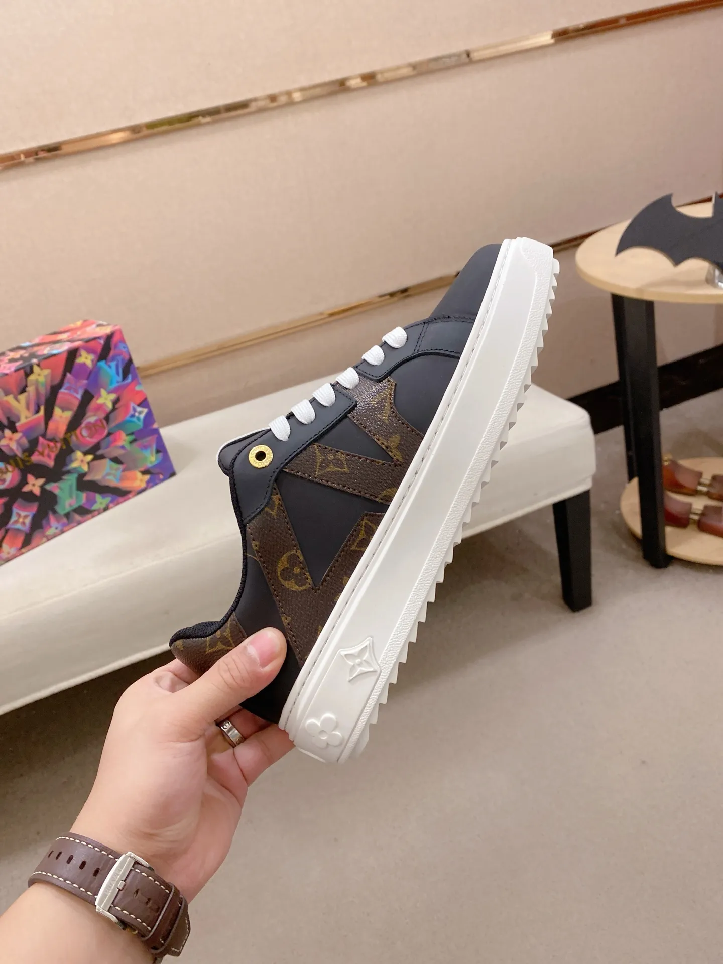 Men's shoes💰: 540💰(Niuli: full package) louis vuitton (Louis Vuitton/lv) top 🔍🔍 new models are on sale at the same time at the counter. The upper 🇮🇹 is imported from Italy, first-layer cowhide, and the lining is fully imported cowhide. 💪💪, completely 1⃣️ to 1 ⃣️Re-engraved🇮🇹💪💪, ⚠Sole: The original sole is specially provided by the original factory, the exclusive movable molded sole is super comfortable, ⚠The original factory follows the order, 🔍🔍high quality, you can enter and exit the counter at will, welcome to compare⚠. Code number:38-44